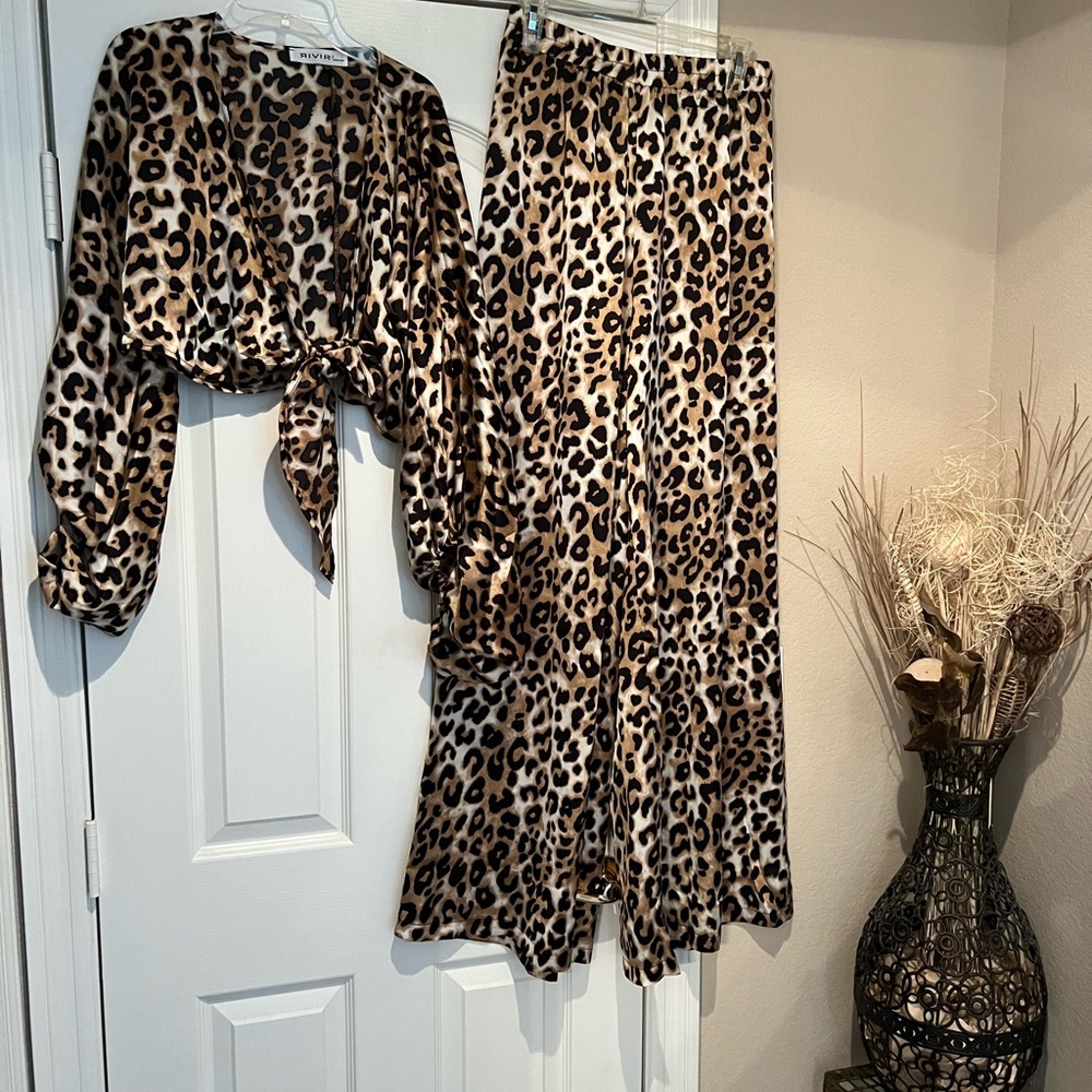 Brand New Animal Print outfit 🤎